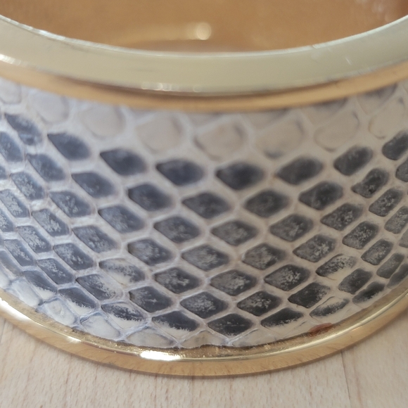 Stella & Dot Cuff Bracelet Gold Snake Skin - Picture 2 of 6